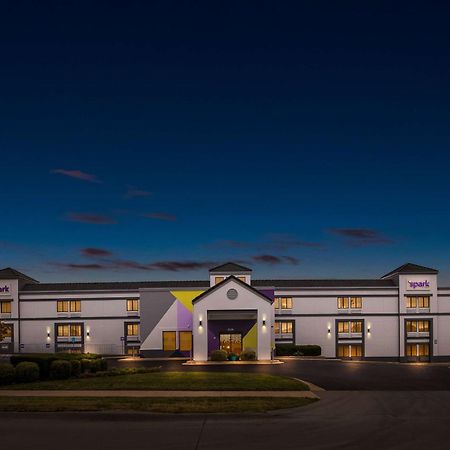 Spark By Hilton Wichita East Buitenkant foto
