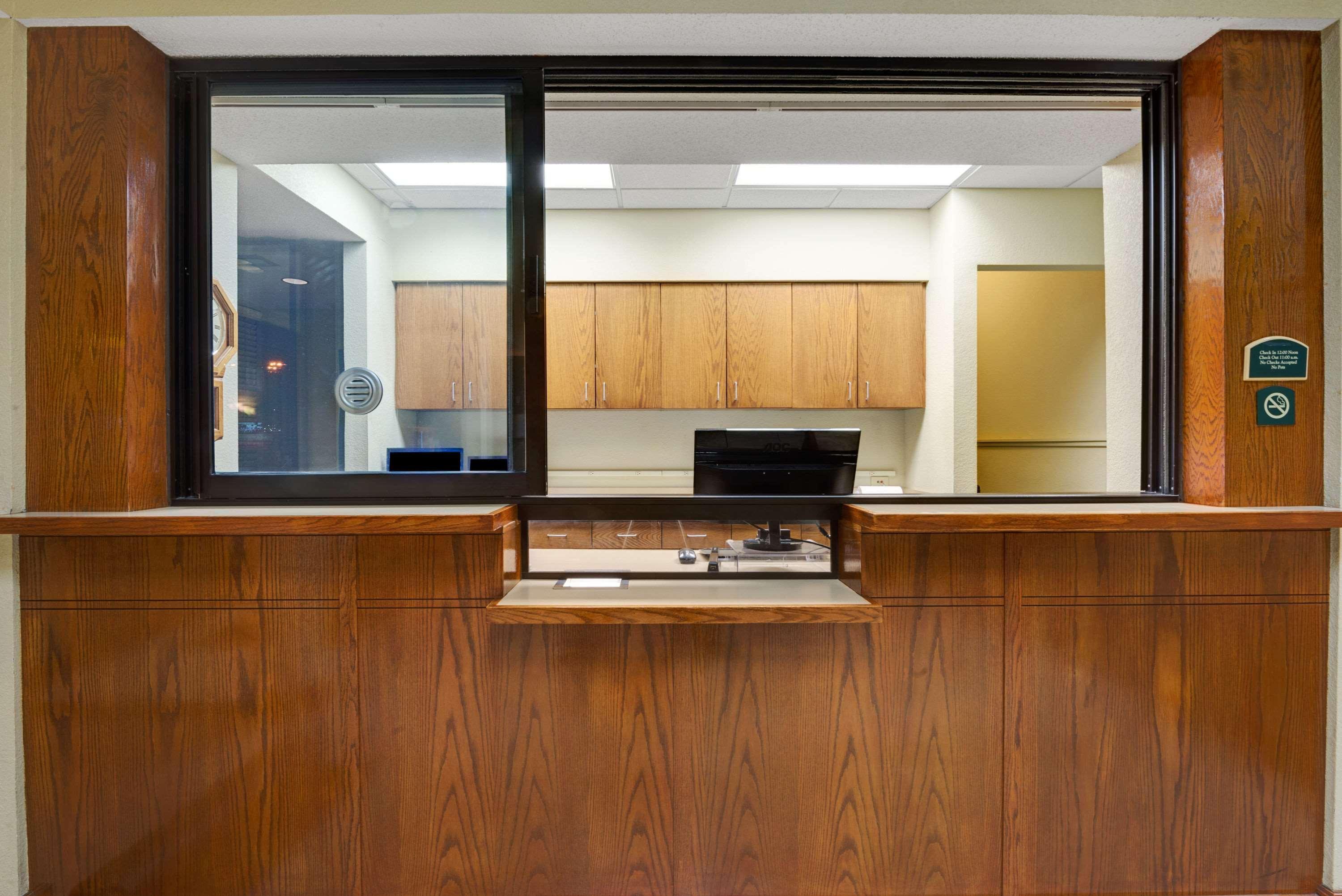 Spark By Hilton Wichita East Buitenkant foto